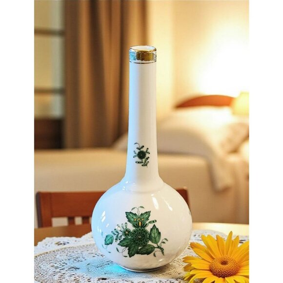 Herend Hungary Porcelain Chinese Bouquet Green 8” Vase Hand Painted w/ Gold Trim - Picture 1 of 8